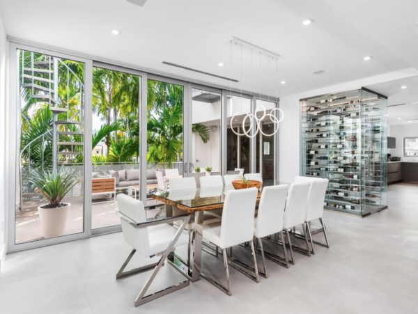 Miami Waterfront Luxury Villa - 4 Bedrooms Boater`s Retreat with Gym & Pool